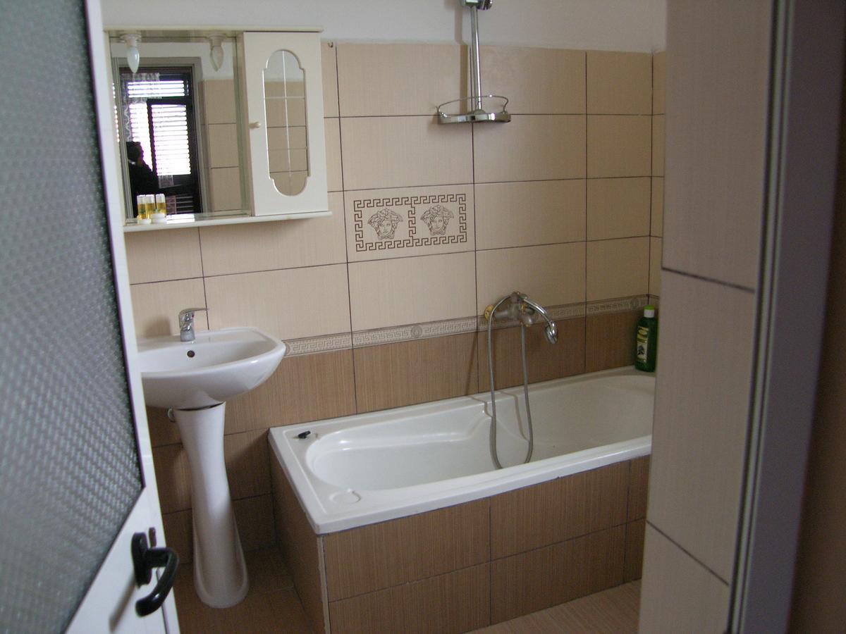 Shkodra Hotel ภายนอก รูปภาพ