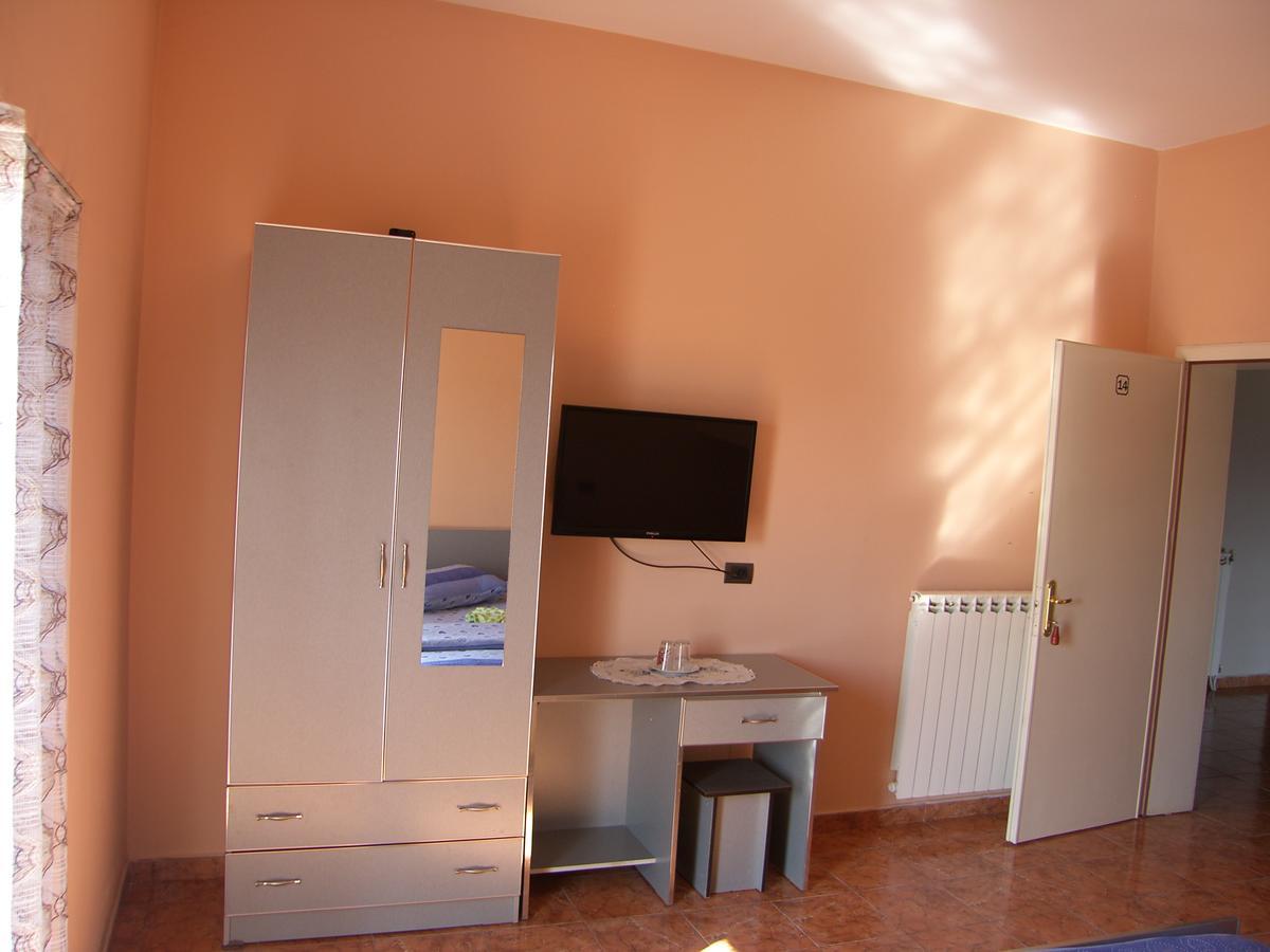 Shkodra Hotel ภายนอก รูปภาพ