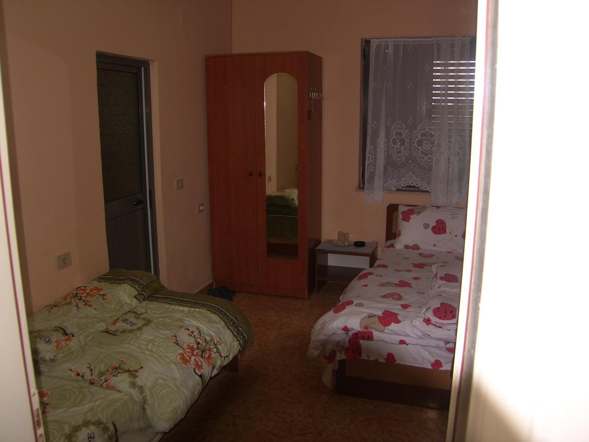 Shkodra Hotel ภายนอก รูปภาพ