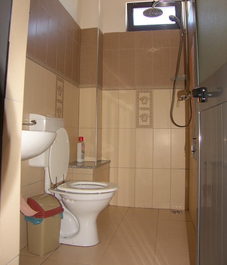 Shkodra Hotel ภายนอก รูปภาพ