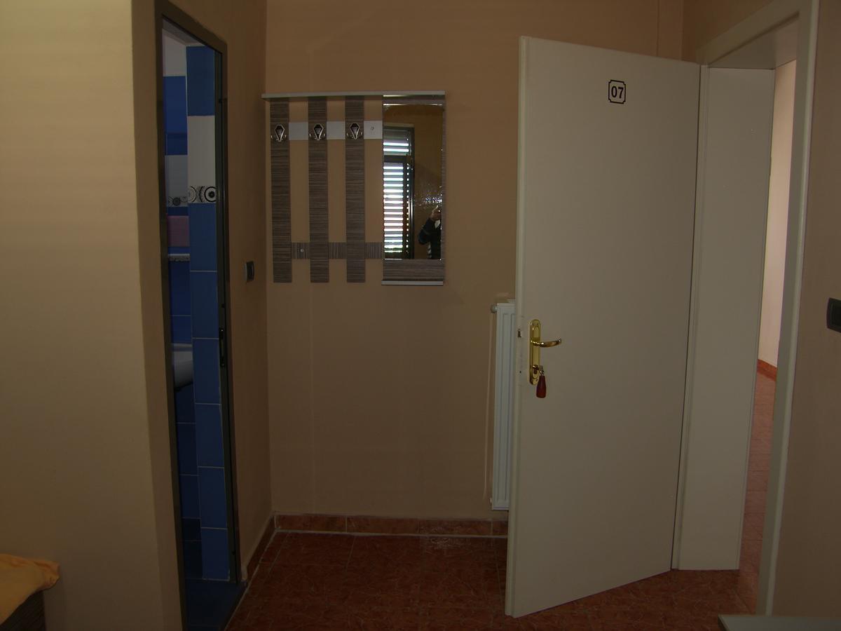 Shkodra Hotel ภายนอก รูปภาพ