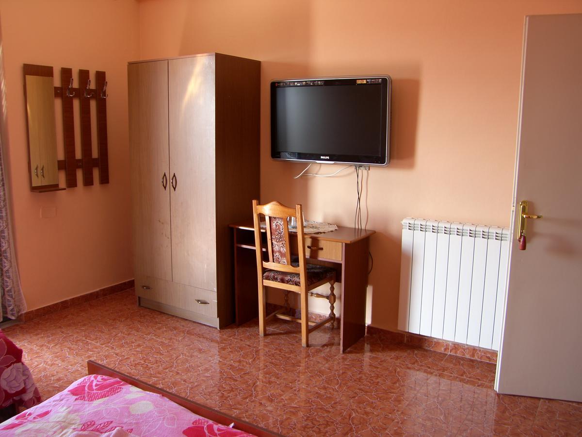 Shkodra Hotel ภายนอก รูปภาพ